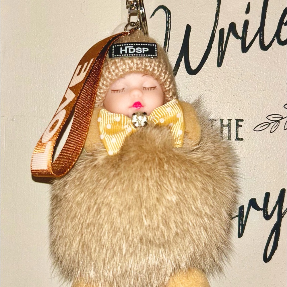 SALE!🎉Charm Baby Tan Fur Fluffy Love Key & Card Holder - Picture 8 of 9
